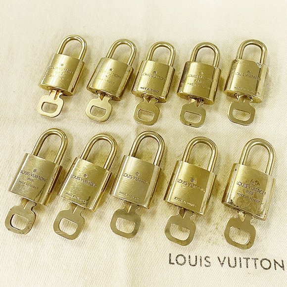 Authentic LOUIS VUITTON LV 10 SET PADLOCK CADENA KEY BAG CHARM GOLD PLATED - Picture 1 of 4